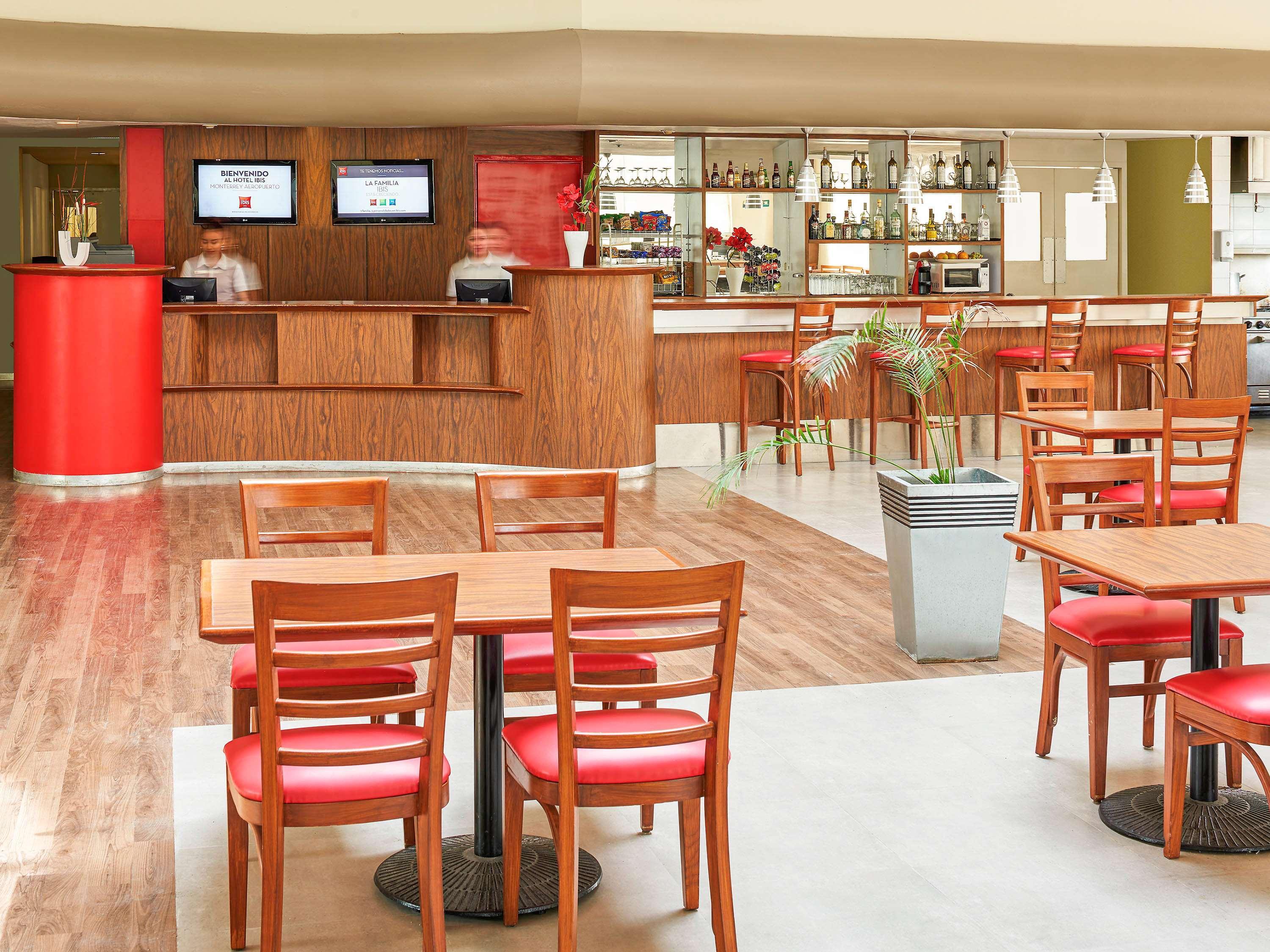 Отель Ibis Monterrey Aeropuerto Аподака Экстерьер фото