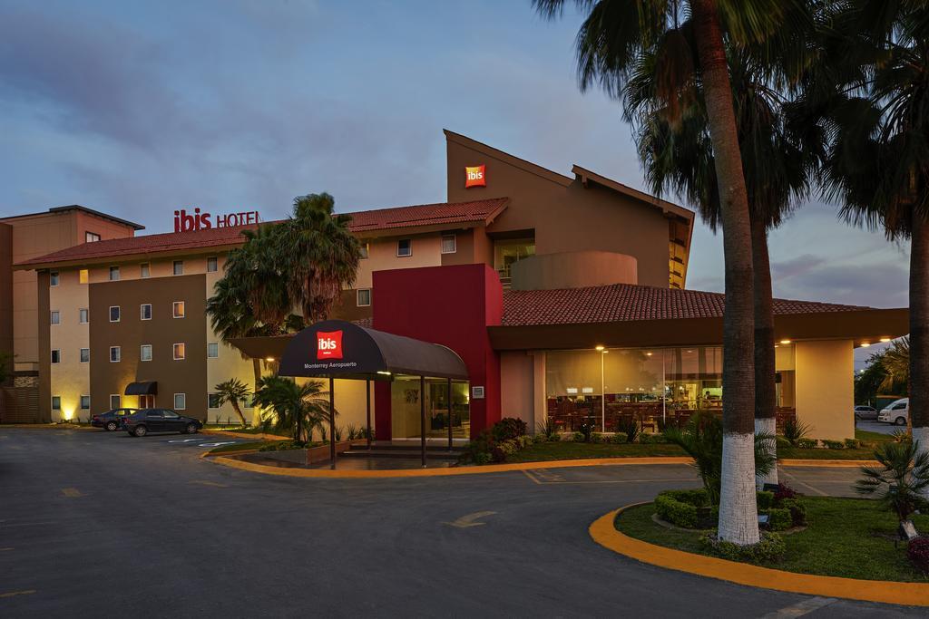 Отель Ibis Monterrey Aeropuerto Аподака Экстерьер фото